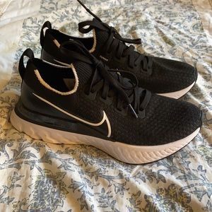 Nike infinity react tennis shoes